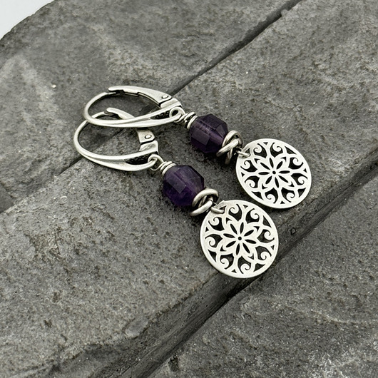 kolczyki z kamieniami Kolczyki ametysty z rozetami