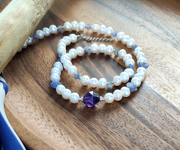 naszyjniki - inne Perły z tanzanitami i velvet ametystem