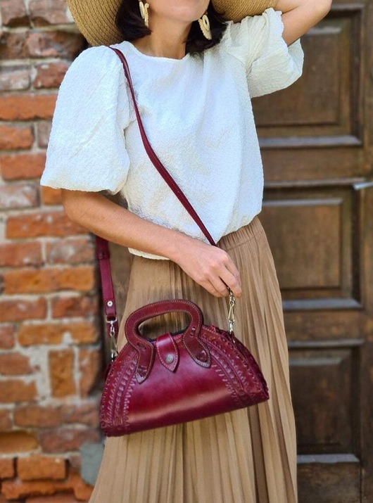 torebki do ręki Torebka skórzana ręcznie robiona góralska Cuero Wiśniowa wzory