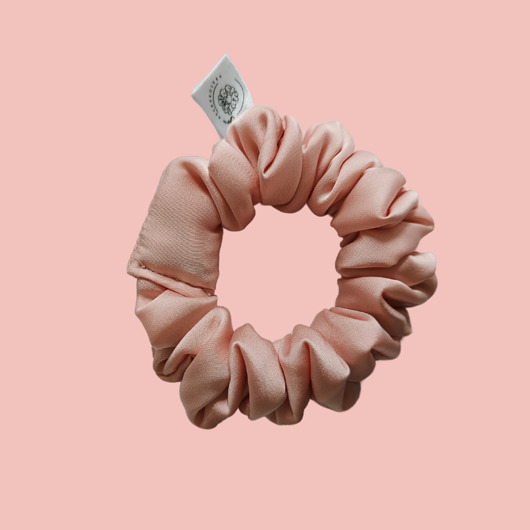 gumki do włosów Satynowa gumka satynowa scrunchie owijka frotka brudna brzoskwiniowa MINI