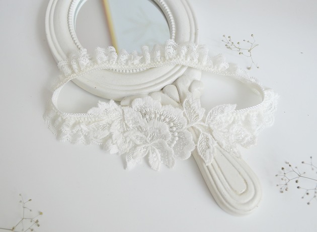 Podwiązka ślubna ivory z kwiatowym wzorem  Anelis Atelier