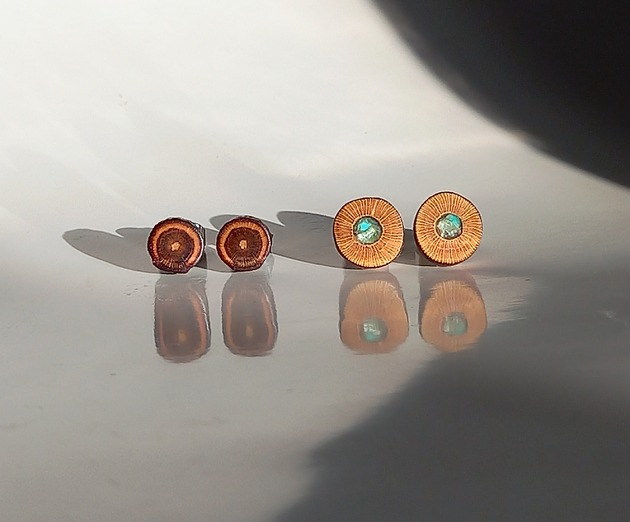 kolczyki drewniane Zam.Spec. kolczyki z drewna śliwy oraz kolczyki z krzewu róży z serafinitem