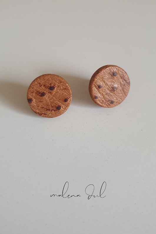 kolczyki - inne MINI GAJA  kolczyki male kola ze skory naturalnej brazowe camel faktura strus