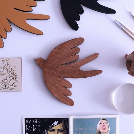 Ozdoby na ścianę Jaskółki drewniany dekor / orzechowy 15cm