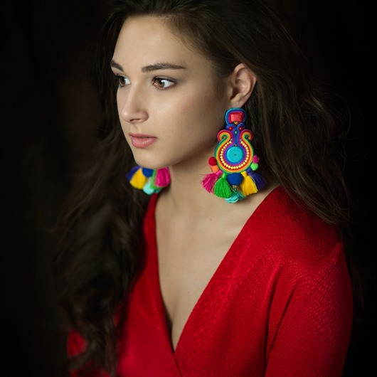 Lori - duże i etniczne kolczyki  z pomponami Mró Soutache