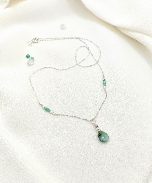 srebrne naszyjniki Łańcuszek srebrny ze szmaragdami