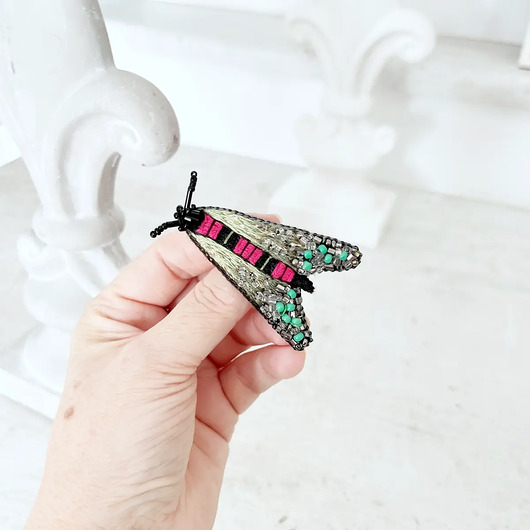 broszki Broszka ĆMA 12 ręcznie haftowana przypinka owady motyle