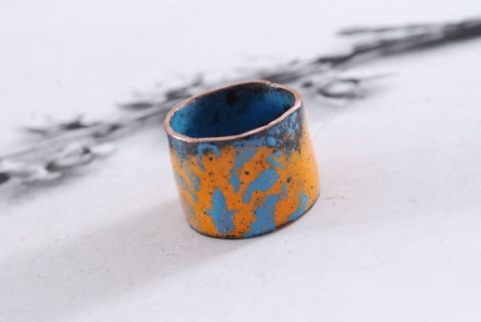ORANGE RING – emaliowana obrączka Dorota Oyrzanowska