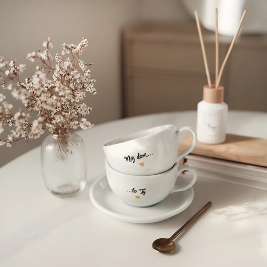 filiżanki Zestaw 2 białych filiżanek porcelanowych 250 ml ze spodkami - motyw złotego s