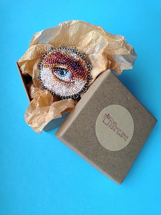 broszki Broszka Lover's Eye, ręczny haft koralikami