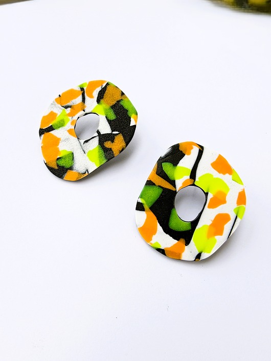 kolczyki z masy plastycznej Duże geometryczne kolczyki neonowe CONFETTI