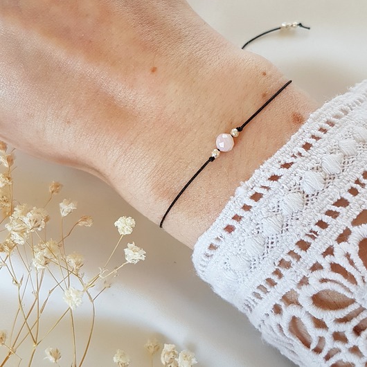 czarna bransoletka z opalem różowym LEI handmade 