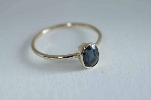 pierścionki złote Pierścionek Złoty pieścionek z atramentowym spinelem