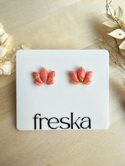 kolczyki z masy plastycznej Kolczyki Lotos - brzoskwiniowe marmurki