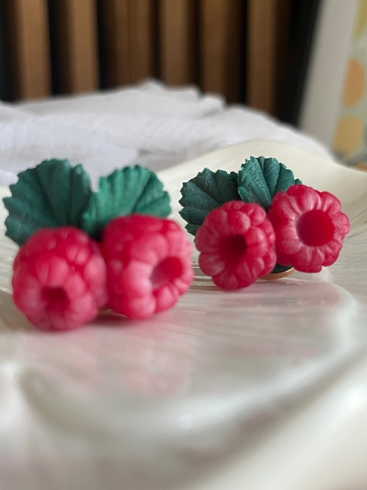 kolczyki z masy plastycznej Kolczyki z maliną. Polimerowa glina. Handmade Polska