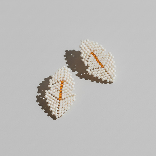 kolczyki szklane Trójkątne beżowe kolczyki