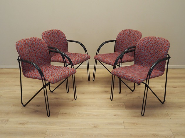 krzesła Komplet czterech krzeseł, włoski design, lata 80, produkcja: Włochy