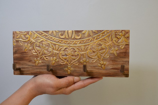 wieszaki Drewniany wieszak na klucze w stylu rustykalnym: wzór mandali, 4 haczyki