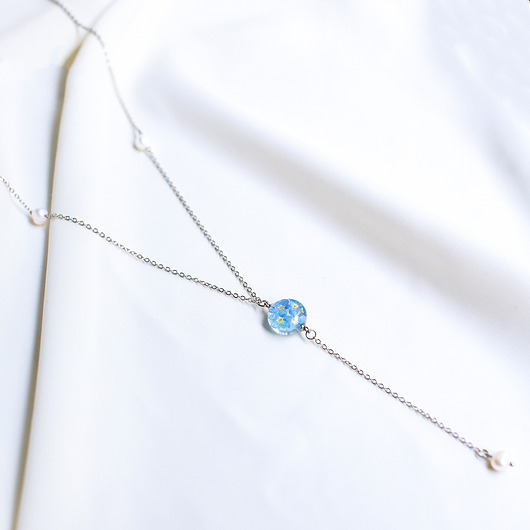 wisiory Wisior-krawat z niezapominajkami i perłami