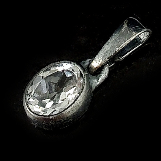 wisiory Minima- biały topaz