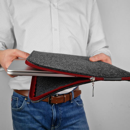 etui na laptopa ETUI NA LAPTOPA Filcowy pokrowiec bordo zamek
