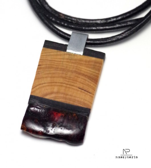 Wood&Amber Wisior Cyprys Maszyneria