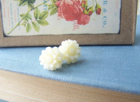 -50% Small Cream Daises - kolczyki  w pudełku Not Only Paper