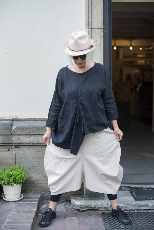 Czarna asymetryczna bluzka 100% len L/XL Pole Wyobrazni