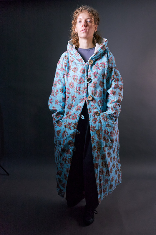 płaszcze damskie Długi płaszcz lniany ocieplany z kapturem w kwiaty