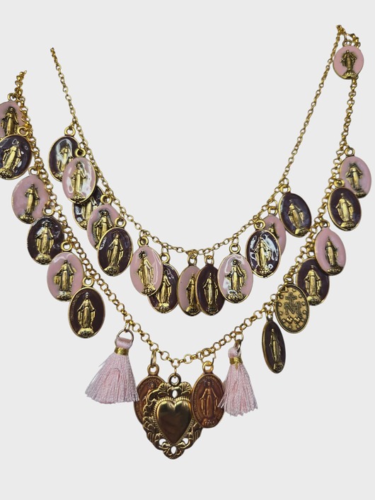 złote naszyjniki Peonie w ogrodzie