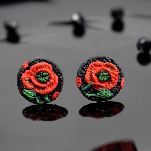 kolczyki z masy plastycznej Małe kolczyki sztyfty "czerwony mak"