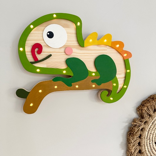 lampy do pokoju dziecka Lamka z drewna Kameleon Leon NINKI WOOD