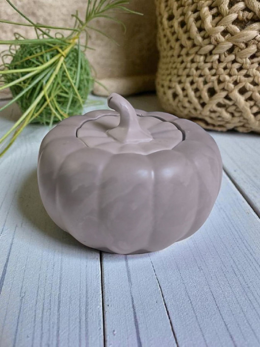 świeczniki i świece Świeca sojowa w brązowym naczyniu gipsowym Dynia Misty Brown wanilia 65 ml