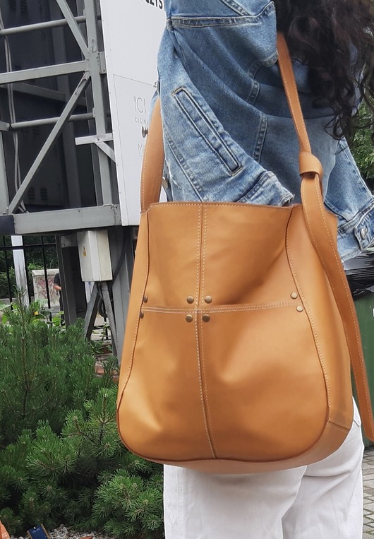 torby na ramię Kamelowa skórzana torba z dużymi kieszeniami