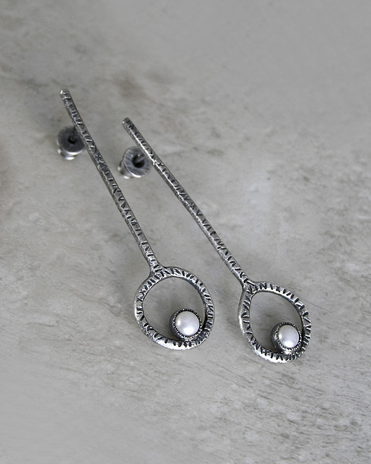 kolczyki srebrne Nowoczesne asymetryczne kolczyki- srebro 925, perły