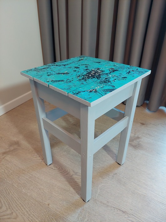 stołki Własnoręcznie malowany handmade taboret w pastelowych kolorach art deco