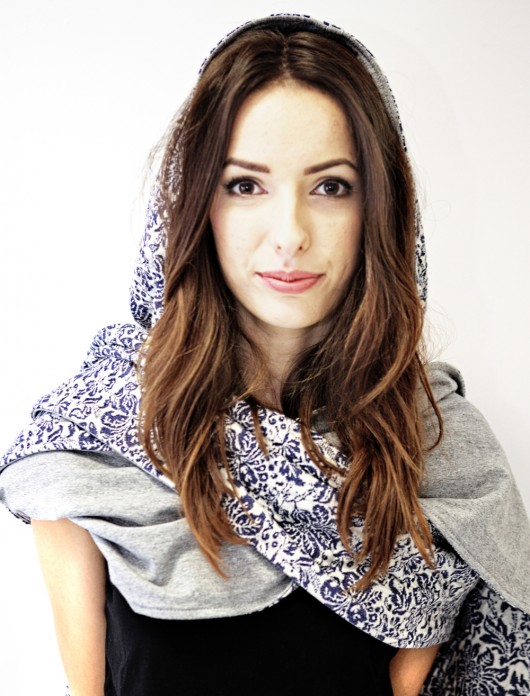 Scarf-hood Szal z kapturem w kwiaty polaquito