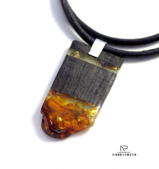 Wood&Amber Wisior Czarny Dąb Maszyneria