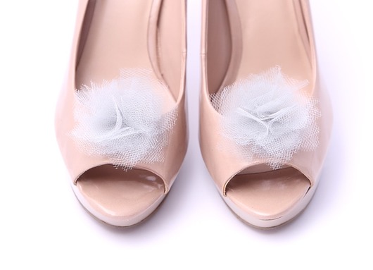 klipsy do butów - szare tiulowe pompony Tutu HowDoILook