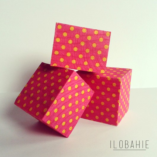  ILOBAHIE_Sześcienne klocki_dekoracja w KROPKI ILOBAHIE