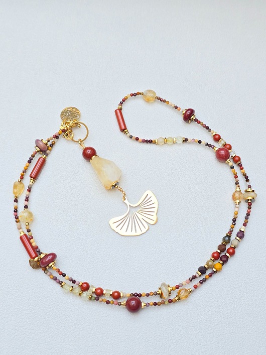 wisiory Długi Naszyjnik z Miłorzębowym Akcentem