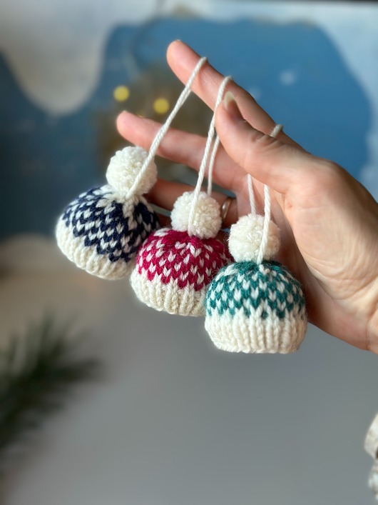 dekoracje świąteczne Ozdoby choinkowe, zawieszki, mini-czapeczki wełniane, zestaw 3 szt.