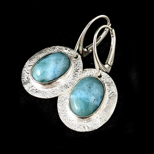 kolczyki srebrne Larimary  na srebrnych tacach