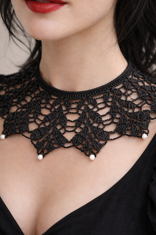 chokery Koronkowy kołnierzyk naszyjnik czarny z perełkami liście