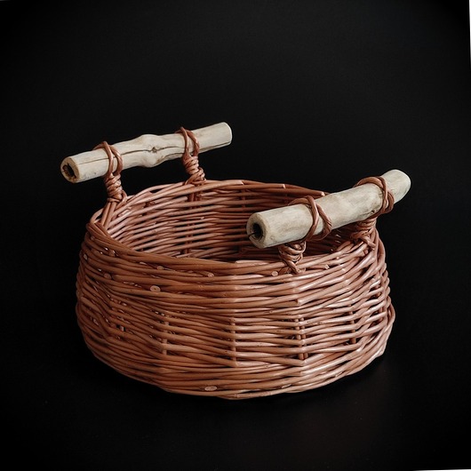 kosze do przechowywania Wiklinowa miseczka z drewnianymi uchwytami