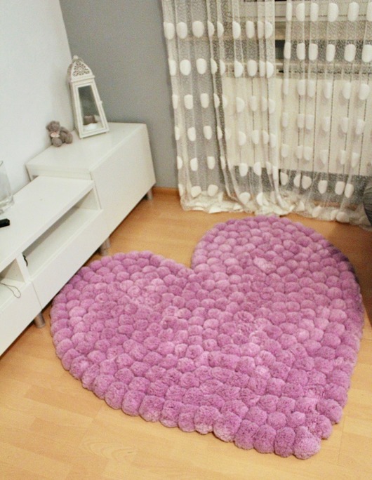 pokój dziecka - różne Dywan z pomponów - Duże serce 140 cm