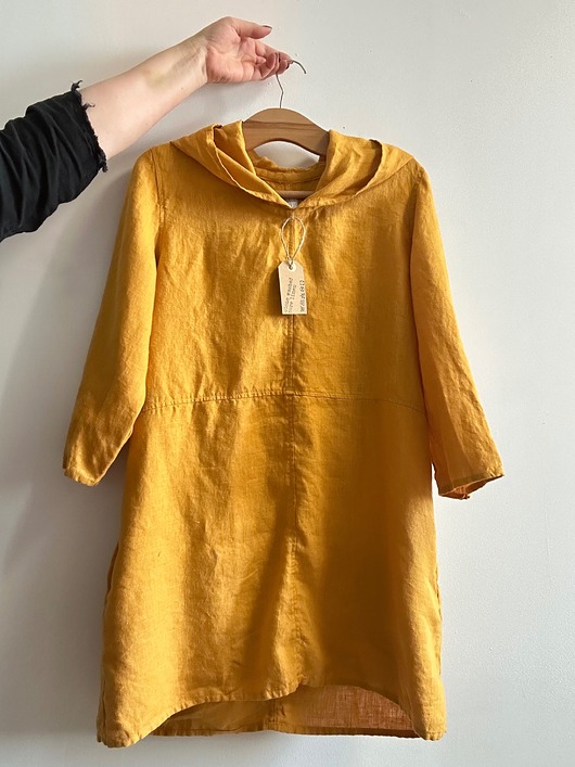sukienki mini damskie Tunika lniana żółta z kapturem