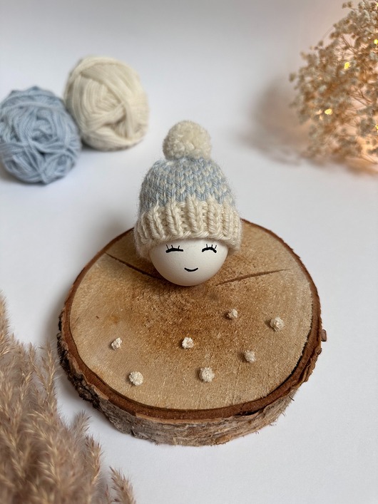 ozdoby wielkanocne Czapeczka z pomponem  na jajka wielkanocne  - 1 szt.