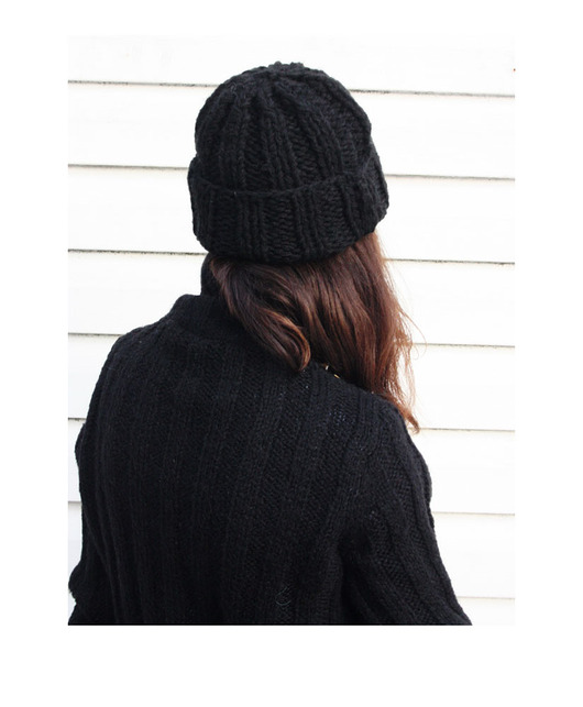 czapki damskie Czarna czapka beanie handmade z wełną