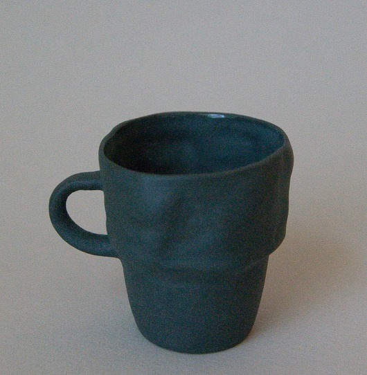 Czarna Filiżanka Espresso  Pognieciona Pangzi Ceramics